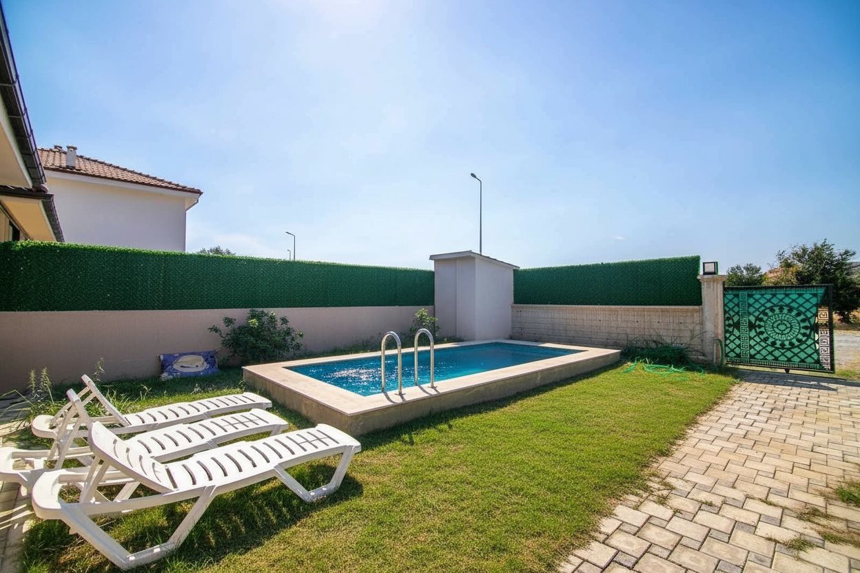 Likya Karya Villaları bahçe ve havuz